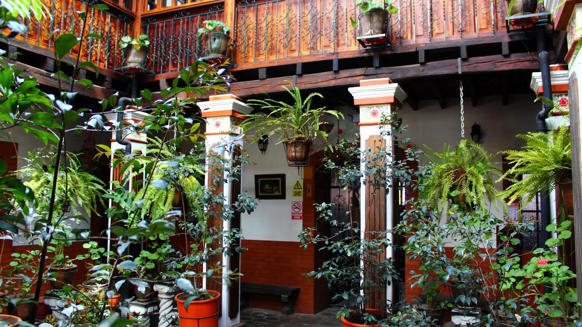 Apart Hotel Loma Chica Quito 0*,